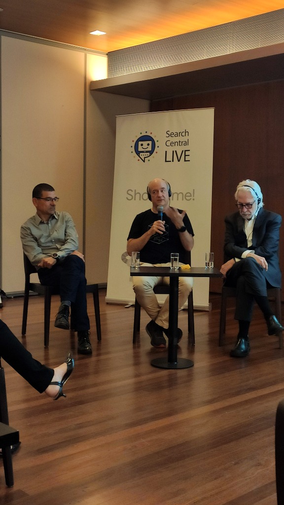 Painel com Berthier Ribeiro, John Mueller e Richard Gingras no Search Central Live